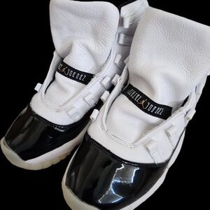 Jordan Kids White and Black Sneakers version 3 make sure you look at the picture